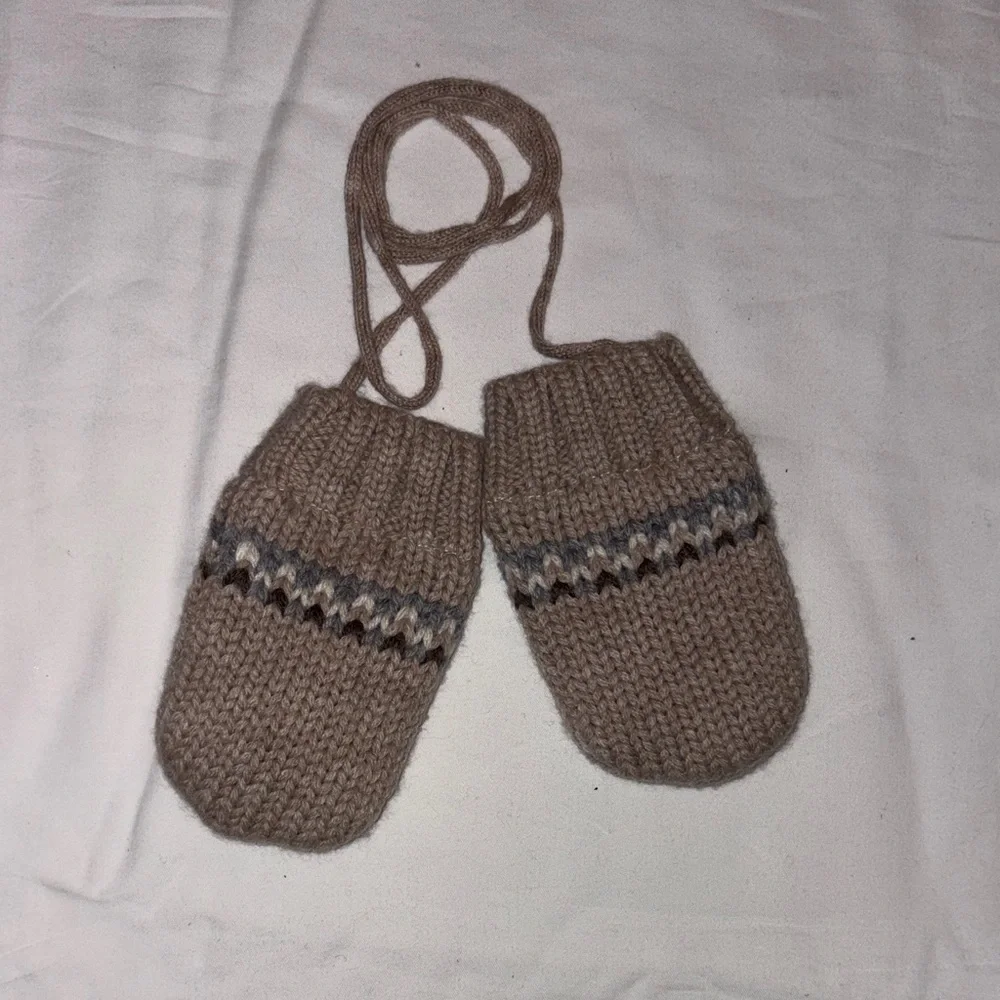 Jacadi Beige Knit Mittens with Strap
